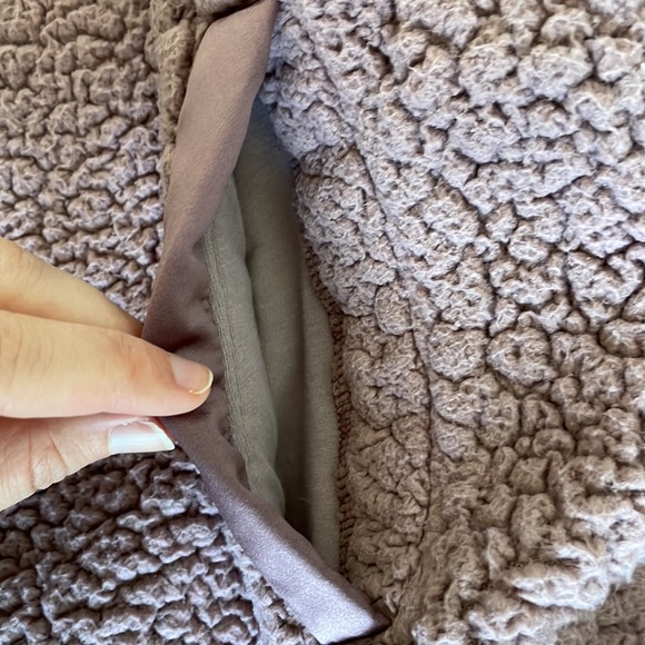 Abercrombie & Fitch Sherpa Half Zip Pullover in Muave - Picture 9 of 12